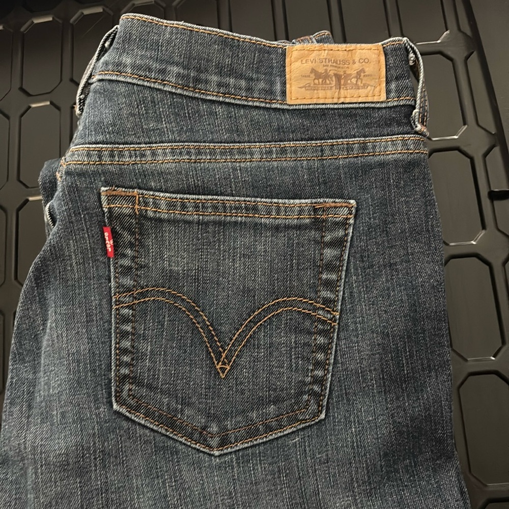 Women’s Levi jeans an awesome condition maybe worn twice. Size 12 long/bootcut